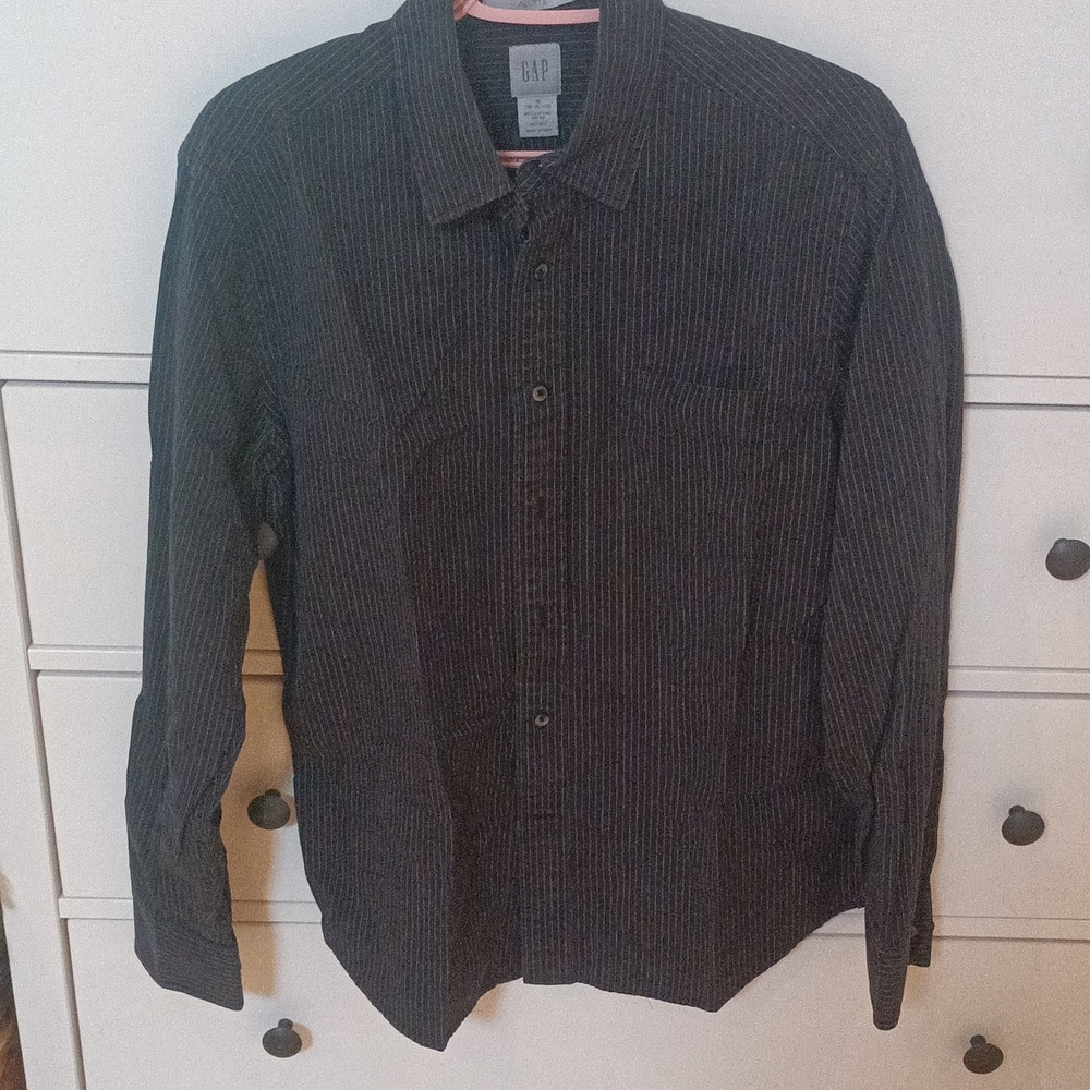 Men's Gap Long Sleeve Buttoned Fitted Shirt with 1 Chest Pocket